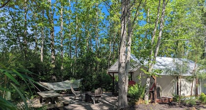 The Rustic Glamping Tent Where Coastal Charm Awaits – 2 Miles from Holden Beach