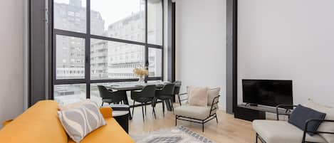 Standard Apartment, City View | Living area