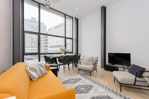 Standard Apartment, City View | Living area