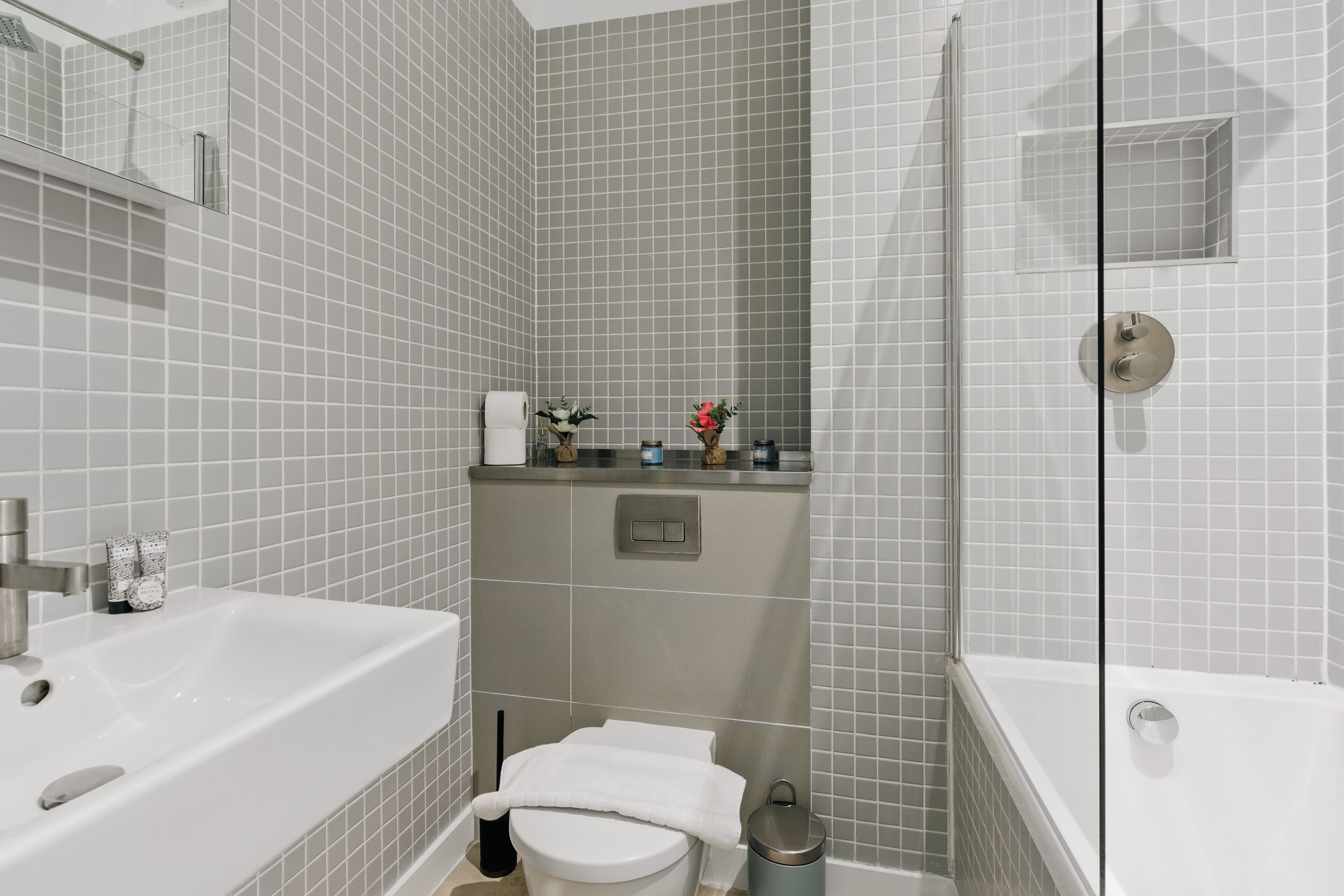 Haartrockner, Handtücher, Toilettenpapier