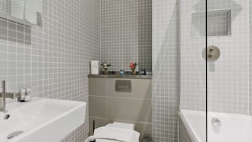 Haartrockner, Handtücher, Toilettenpapier