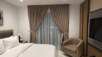 BĂŒgeleisen/BĂŒgelbrett, WLAN, BettwĂ€sche