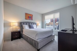 Apartamento de lujo, cocina | 1 dormitorio, edredones de plumas, escritorio