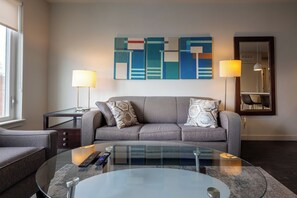 Apartamento de lujo, cocina | Zona de estar | Una Smart TV, servicios de streaming