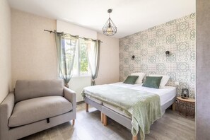 5 bedrooms, iron/ironing board, travel cot, free WiFi