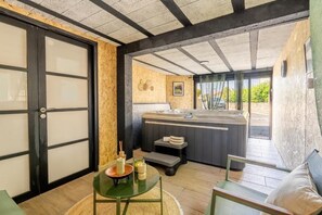Spa - Gîte Refuge des Amis  en Vendée de 300m² (Chanverrie)