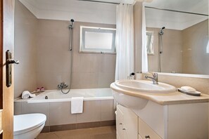 Douche, serviettes fournies