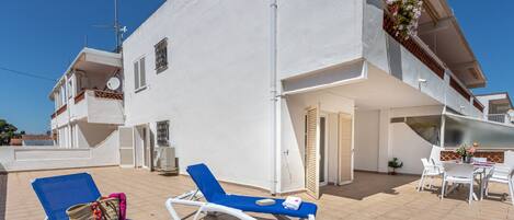 Apartment | Outdoor dining