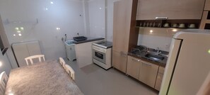 Private kitchen - Apto 103 Ed Dambros bem localizado (Piratuba)