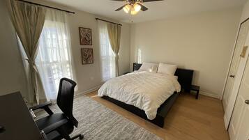 3 bedrooms, desk, free WiFi, bed sheets