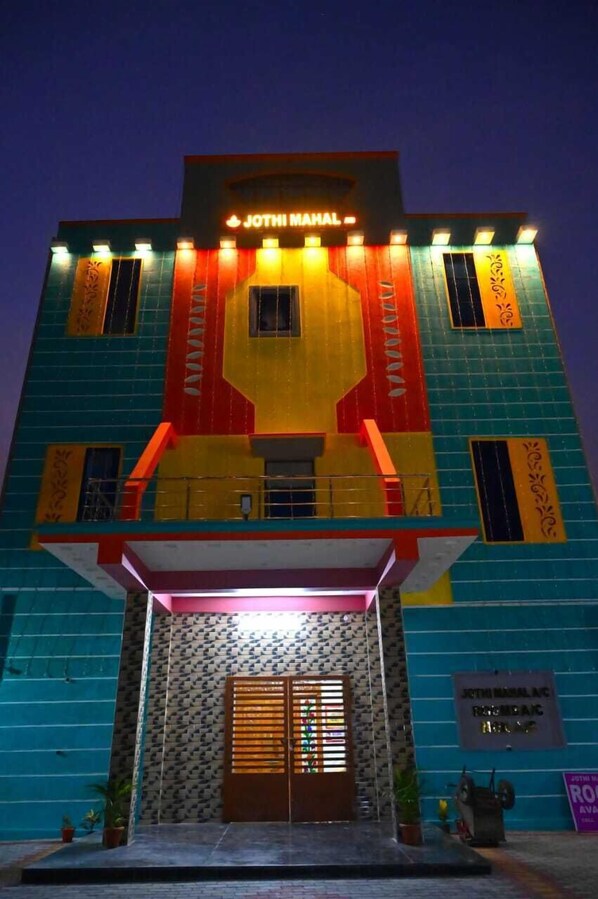 A building with a colorful facade, a prominent sign reading "JOTHI MAHAL," and a patterned entrance. - Jothi Mahal (Tiruvannamalai)