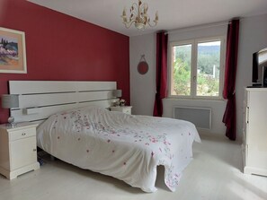 5 bedrooms, iron/ironing board, WiFi, bed sheets - Villa provencal family comfort with swimming pool in callas var for 12P (Callas)