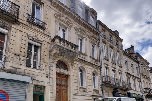 Lovely large flat in the heart of Bordeaux