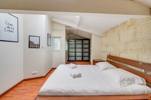 4 chambres, bureau, fer et planche à repasser, accès Internet