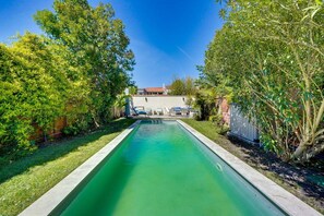 Pool - Beautiful house with pool and garden (Bordeaux)