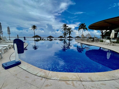 Elegant 5-Bedroom Apartment in Exclusive Playa Escondida. Pet-Friendly!