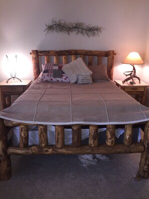 3 bedrooms, desk, WiFi, bed sheets