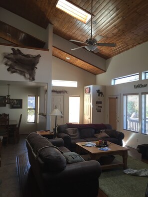 Smart TV, fireplace, printers - Charming 3-bedroom townhome in Pinetop Country Club with WiFi (Pinetop Country Club)