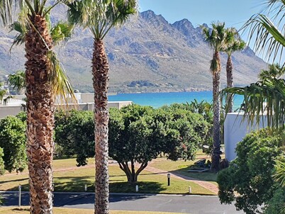 Stunning views apartment close to Cape Town