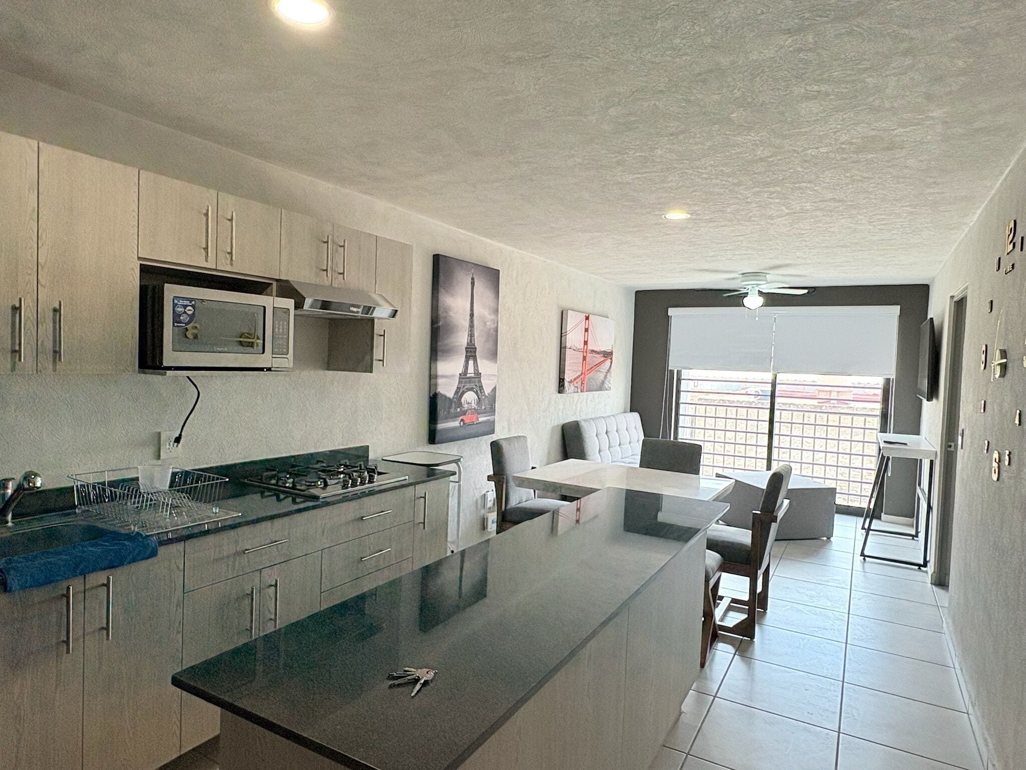 Comfort Apartment, Multiple Beds, Kitchen, City View | Living area