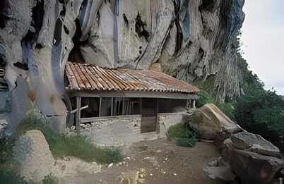 Villa in Arredondo.  Arredondo between rivers and mountains, 20 minutes from the beaches.