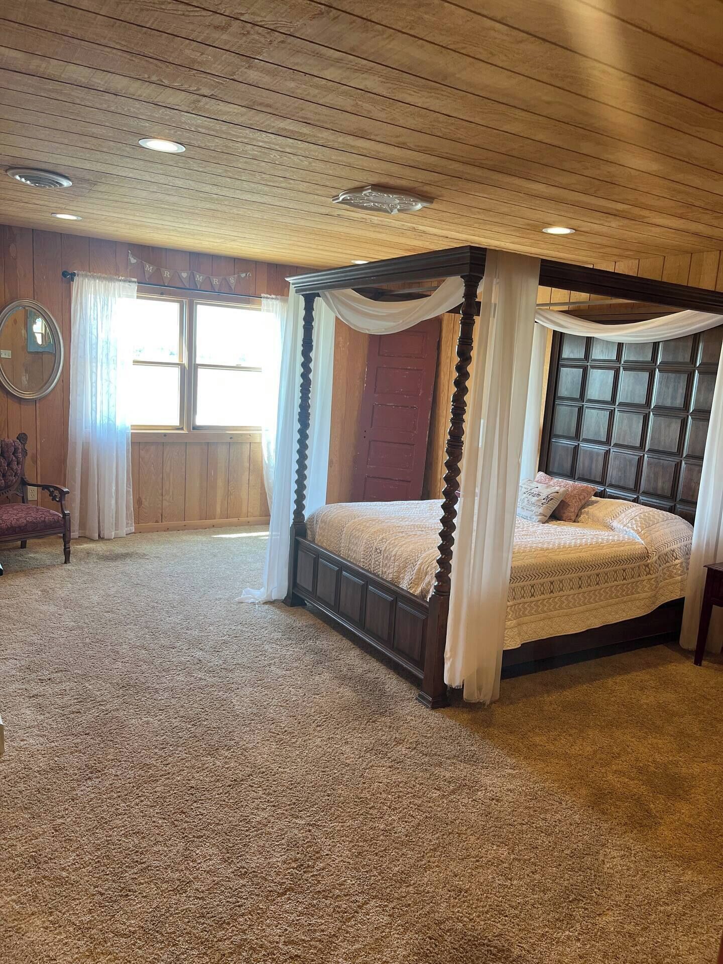 3 bedrooms, iron/ironing board, travel crib, WiFi