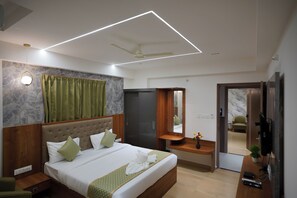 Deluxe Double Room, Balcony, City View | Premium bedding, minibar, desk, laptop workspace - VISTHARA a unit of Suraksha Stay (Bangalore)