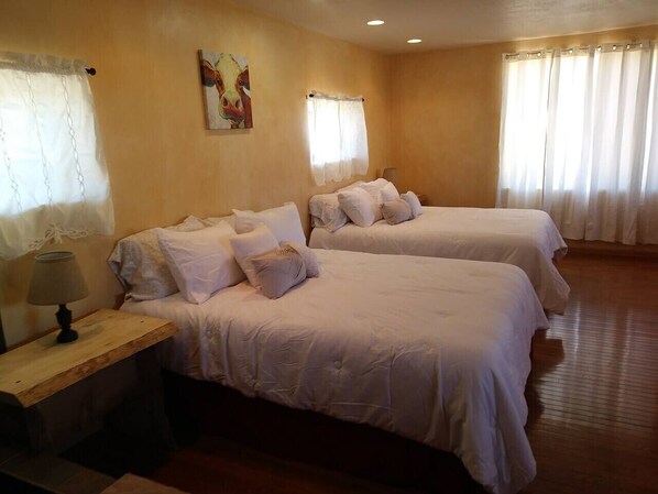 1 غرفة نوم ومكتب وواي فاي وملاءات أسرّة