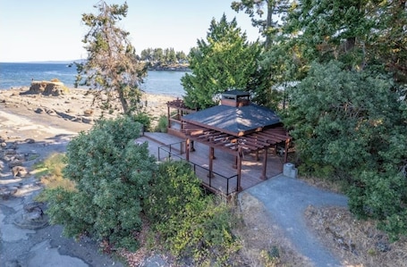施設の敷地. Old Forest Resort Suite + Hot Tub + Pool + Sauna + Beach in Vancouver Island