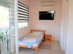 Apartamento (Three Bedroom Apartment with Balcony) | 7 quartos