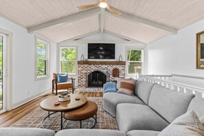 Smart TV, fireplace