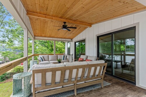 NEW! Designer Lake Sinclair Home • Views & Kayaks