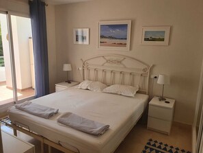 2 bedrooms, in-room safe, desk, iron/ironing board - Los Arqueros Golf lovely condo near Marbella & Puerto Banus (Benahavís)