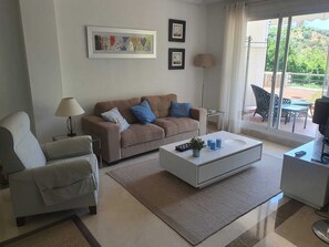 Smart TV, books - Los Arqueros Golf lovely condo near Marbella & Puerto Banus (Benahavís)