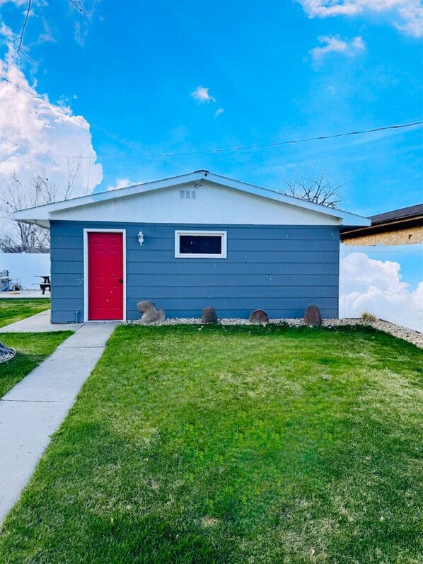 Exterior - MC Headquarters AND Pets welcome (Miles City)