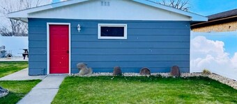 MC Headquarters AND Pets welcome
