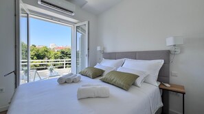 2 bedrooms, in-room safe, iron/ironing board, free WiFi