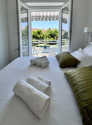 2 bedrooms, in-room safe, iron/ironing board, free WiFi