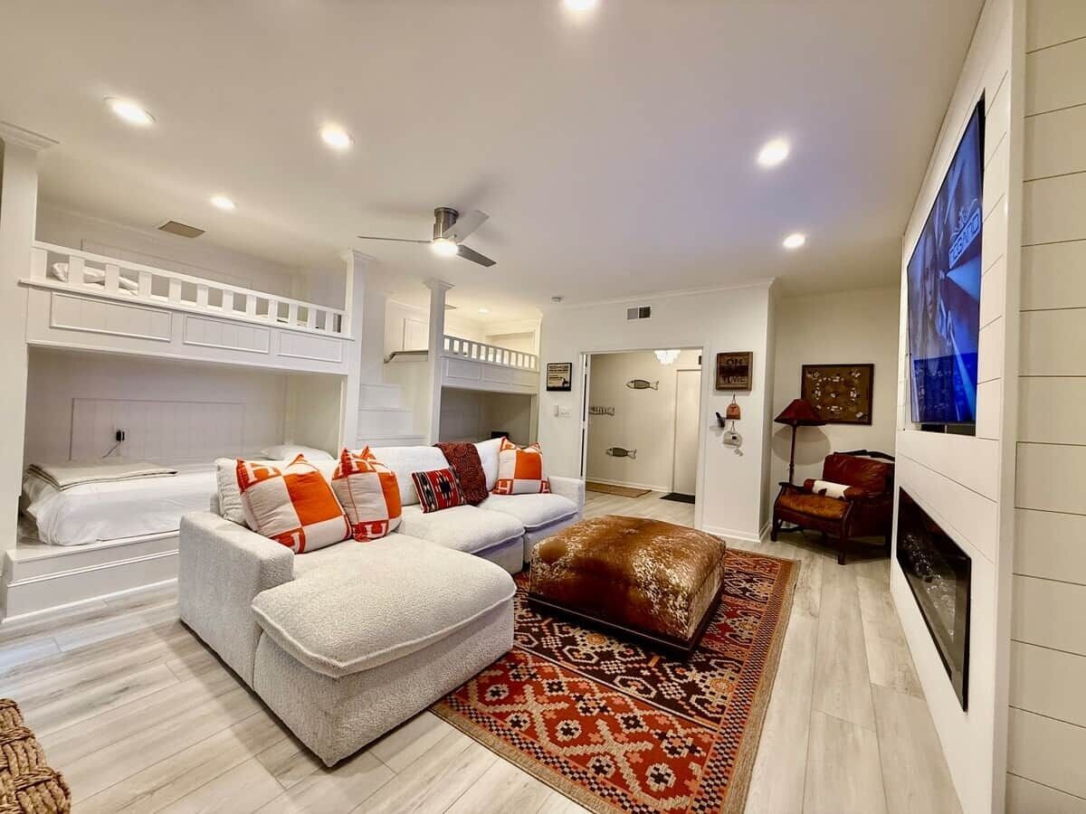 5 bedrooms, iron/ironing board, travel crib, free WiFi