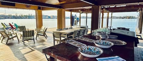 屋外ダイニングエリア