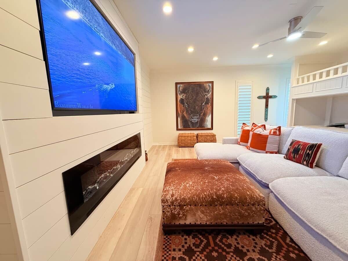Smart TV, fireplace