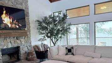 Smart TV, fireplace
