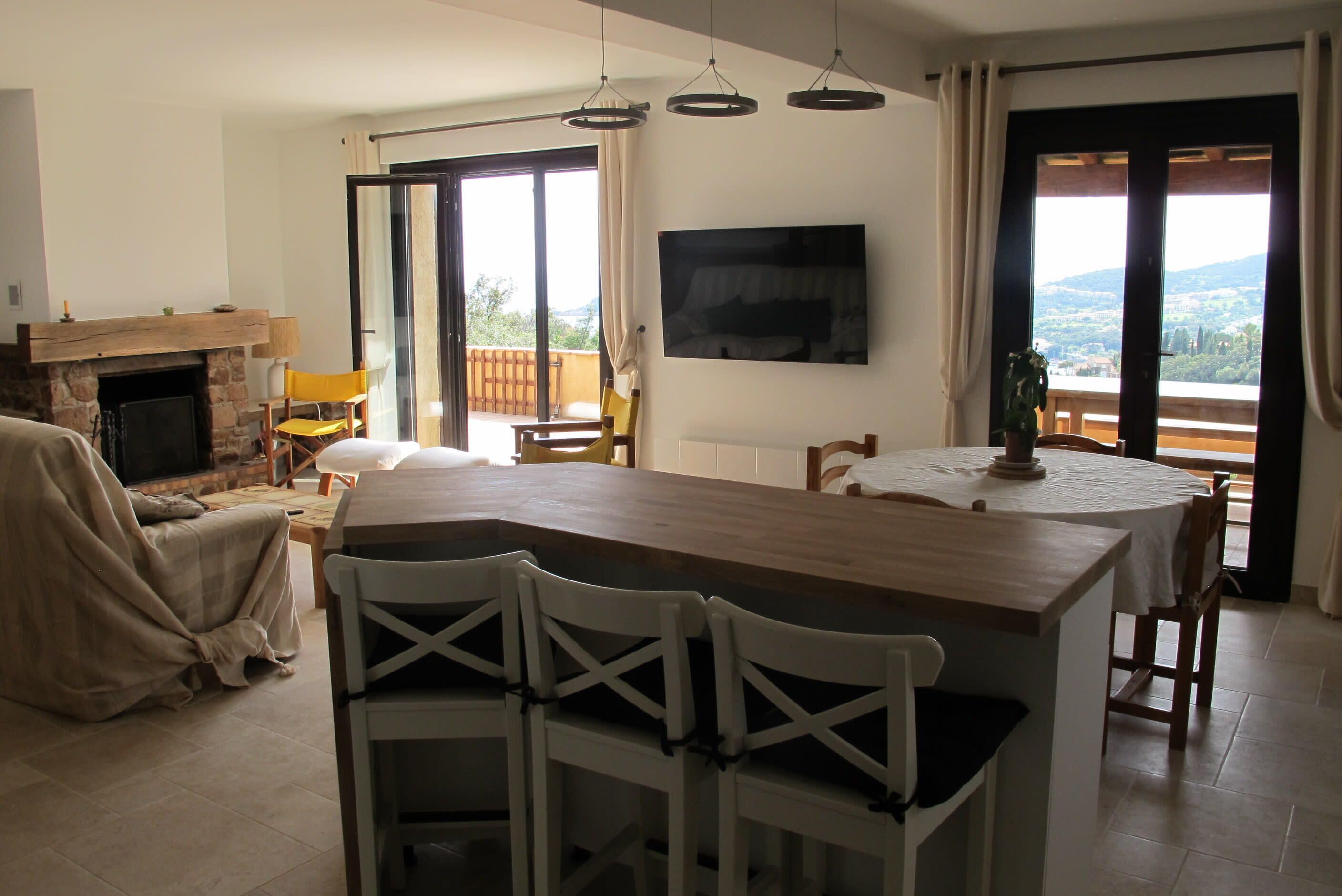 Televisión, chimenea