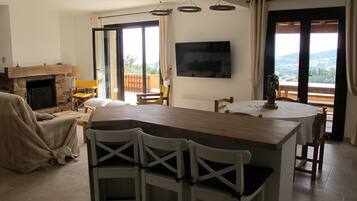 Televisión, chimenea