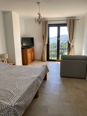 4 Schlafzimmer, Bügeleisen/Bügelbrett, WLAN