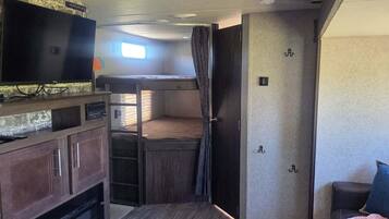 1 bedroom, bed sheets