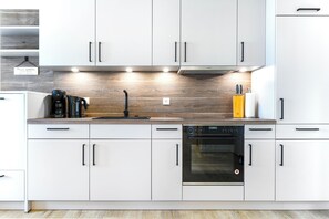 Réfrigérateur, four, plaque de cuisson, lave-vaisselle
