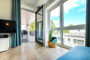 Fernseher, Bücher, Stereoanlage