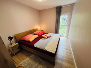 2 sovrum, skrivbord, strykjärn/strykbräda och gratis wi-fi