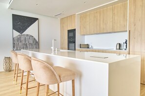 Private kitchen - Luxury Oceanfront Apartment With Shared Pool - 24J (Atalaia)